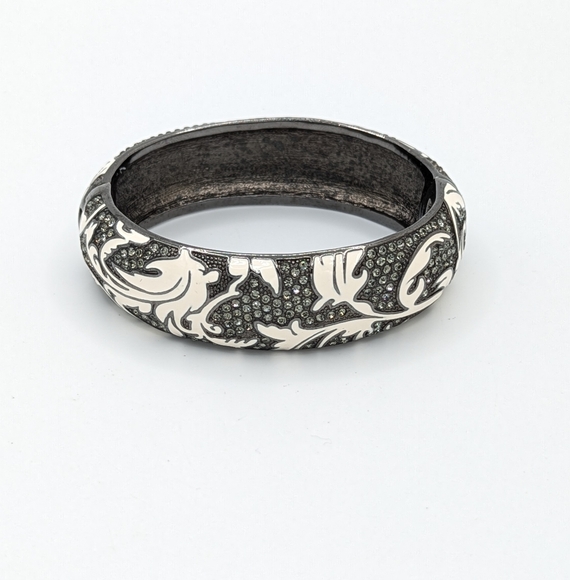 Kenneth Jay Lane Enamel and Crystal Bracelet - Picture 2 of 7